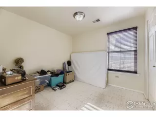 Photo #5: 1048206 Listing