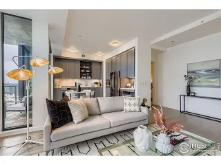 Photo #2: 1048322 Listing