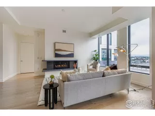 Photo #3: 1048322 Listing