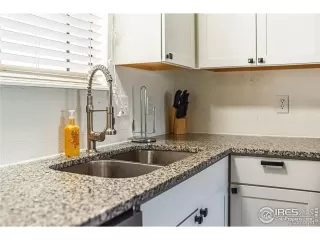 Photo #4: 1048994 Listing 