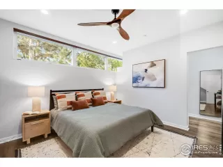 Photo #3: 1049197 Listing