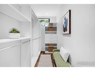 Photo #6: 1049197 Listing