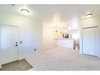 Photo #2: 1049342 Listing