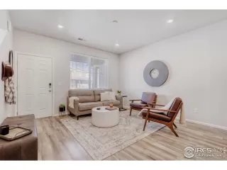 Photo #5: 1050000 Listing 