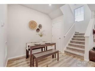 Photo #6: 1050000 Listing 