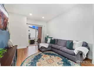 Photo #5: 1050196 Listing