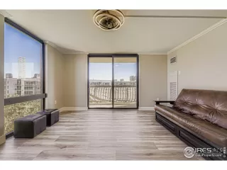 Photo #5: 1050548 Listing