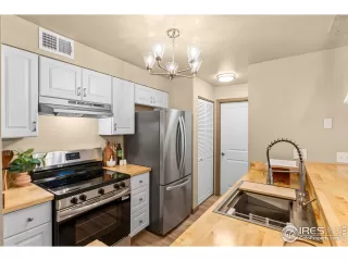 Photo #6: 1050712 Listing