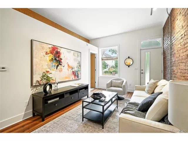 MLS: 1501352 Condo For Sale