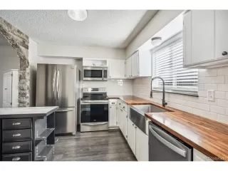 Photo #2: 1504641 Listing