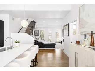 Photo #4: 1518359 Listing