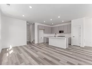 Photo #6: 1519698 Listing