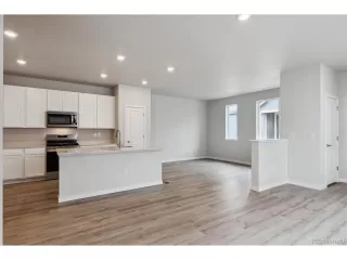 Photo #5: 1522257 Listing