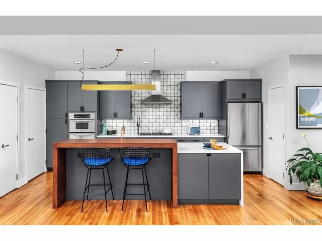 MLS: 1526451 Condo For Sale