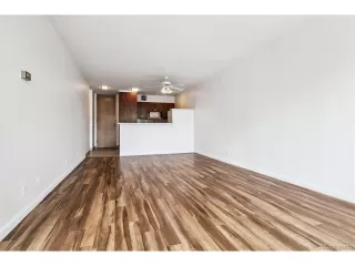 Photo #4: 1549647 Listing