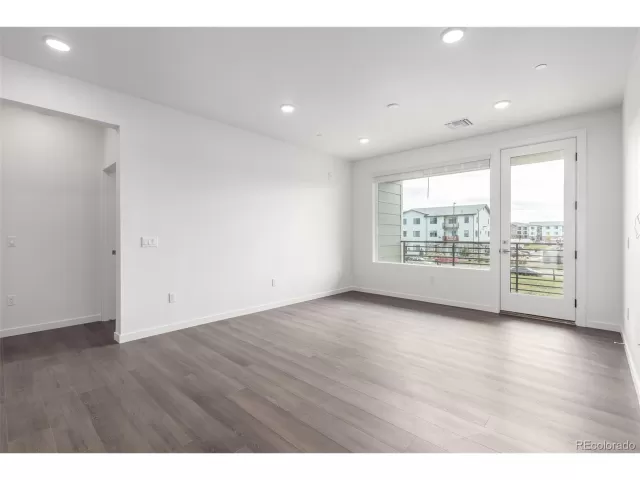 MLS: 1556165 Condo For Sale