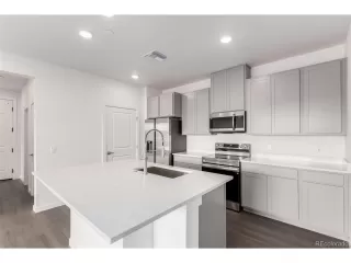 Photo #4: 1556165 Listing 