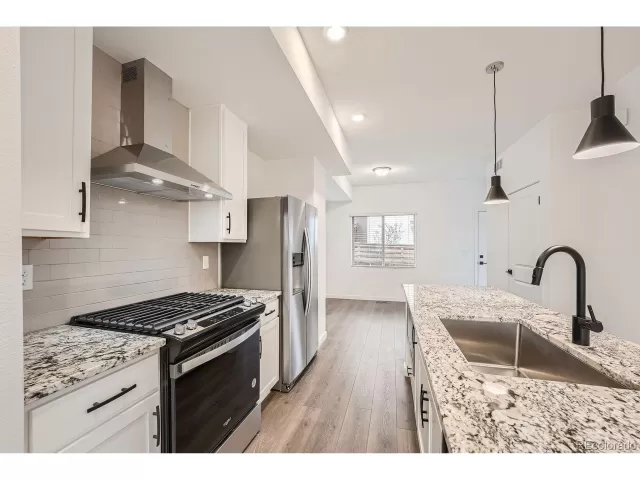 MLS: 1566091 Condo For Sale