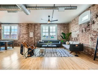 Photo #2: 1569367 Listing