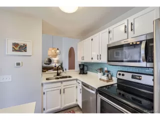 Photo #5: 1585916 Listing