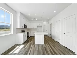 Photo #5: 1586078 Listing 