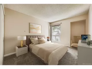 Photo #5: 1588218 Listing