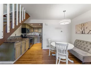 Photo #5: 1588693 Listing