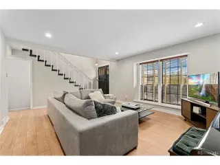 Photo #5: 1590419 Listing