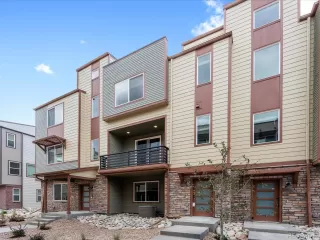 Photo #2: 1598403 Listing