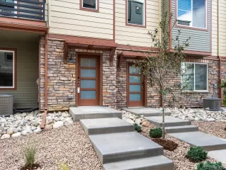 Photo #4: 1598403 Listing