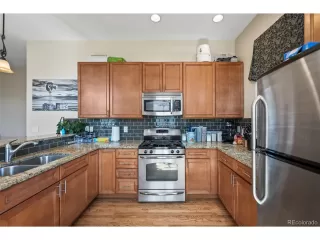 Photo #5: 1604567 Listing