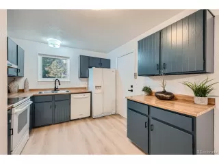 Photo #2: 1604622 Listing