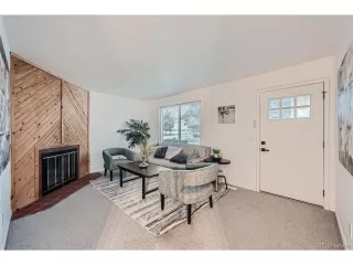 Photo #5: 1604622 Listing