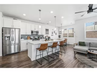 Photo #5: 1606668 Listing