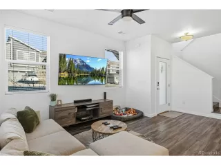 Photo #6: 1606668 Listing