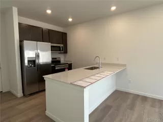 Photo #4: 1613410 Listing