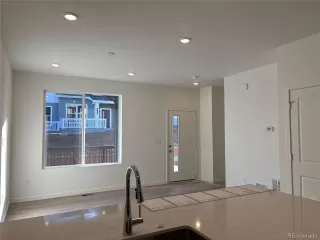 Photo #5: 1613410 Listing