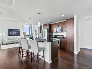 Photo #5: 1617187 Listing