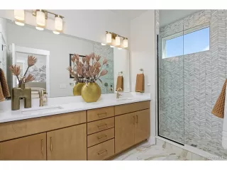 Photo #5: 1629991 Listing