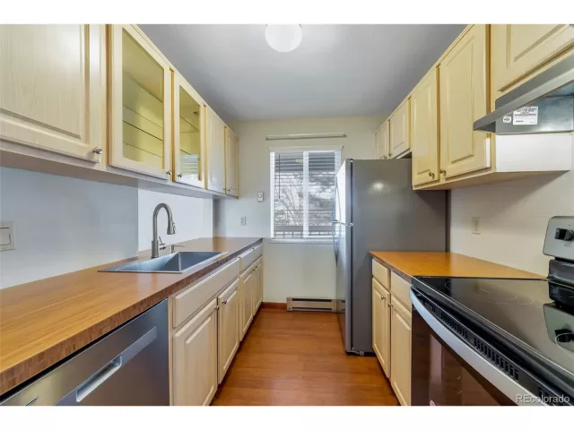 MLS: 1631692 Condo For Sale