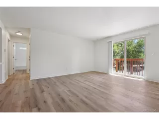 Photo #4: 1633805 Listing