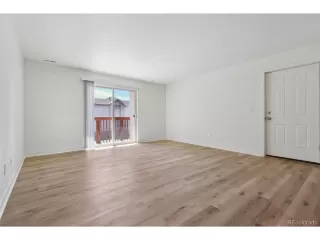 Photo #6: 1633805 Listing