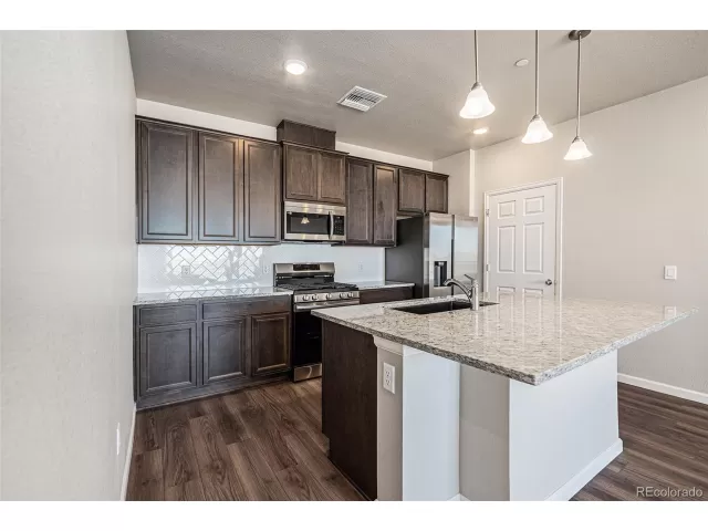 MLS: 1635428 Condo For Sale