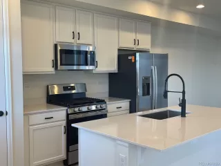 Photo #4: 1641284 Listing