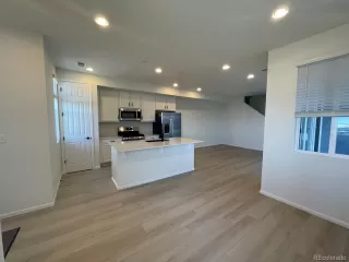 Photo #6: 1641284 Listing