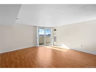 Photo #4: 1659729 Listing