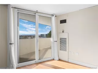 Photo #6: 1659729 Listing