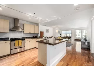 Photo #2: 1669988 Listing