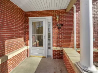 Photo #5: 1674957 Listing