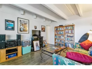 Photo #5: 1675819 Listing